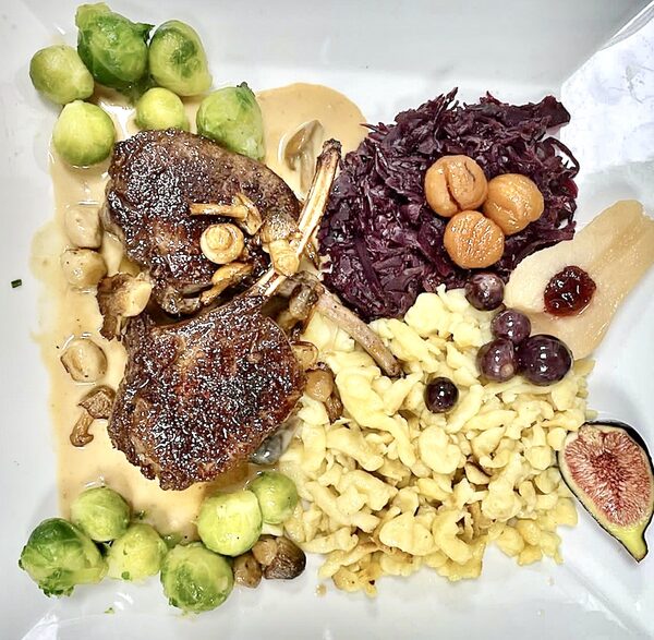 Lammkoteletts mit Spätzli und Rotkraut